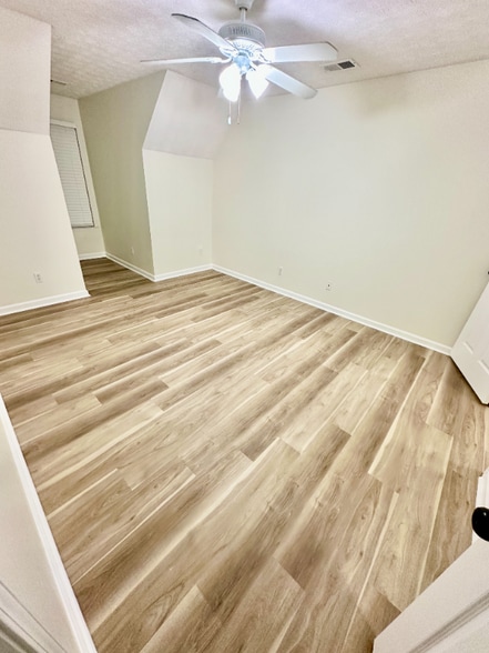 Building Photo - 3778 Clarendon Pl