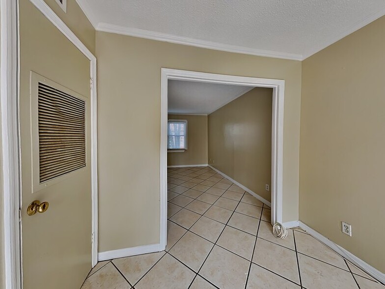 Building Photo - 158 Highland Ave