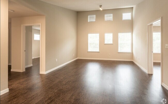 Building Photo - 3300 Oak Creek Dr