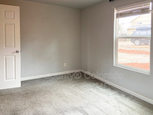 Building Photo - 26 W Brookside St