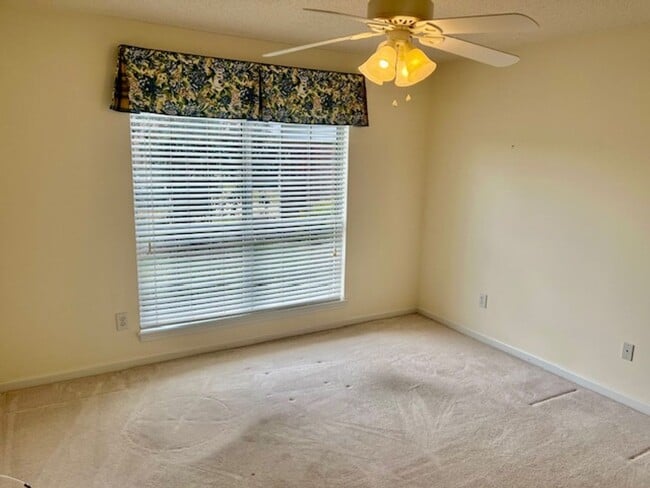 Building Photo - 7 Clarendon Pl