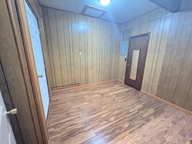 Building Photo - "Charming 1-Bedroom Duplex in Martin, TN -...