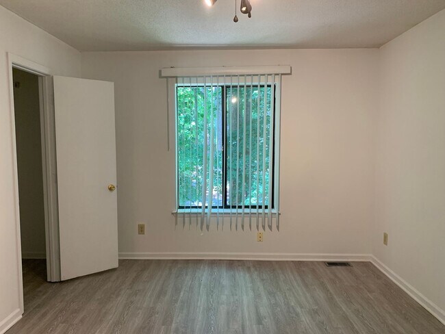 Building Photo - 4912-4914 #6