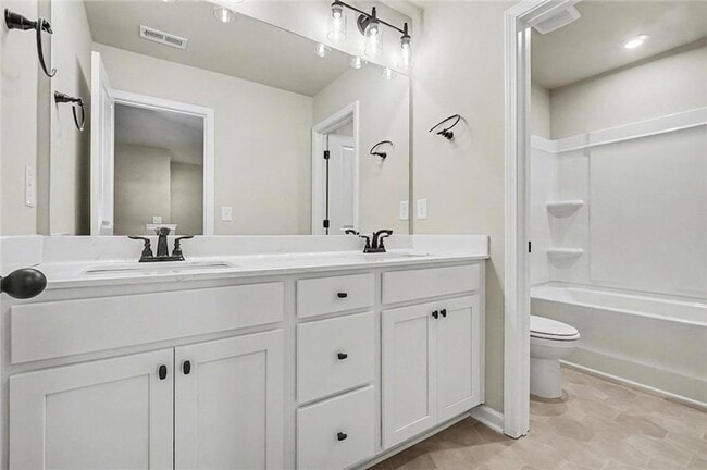 Building Photo - 377 Waterbluff Dr SW