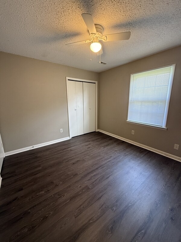 Building Photo - 2217 Villaret Dr SW