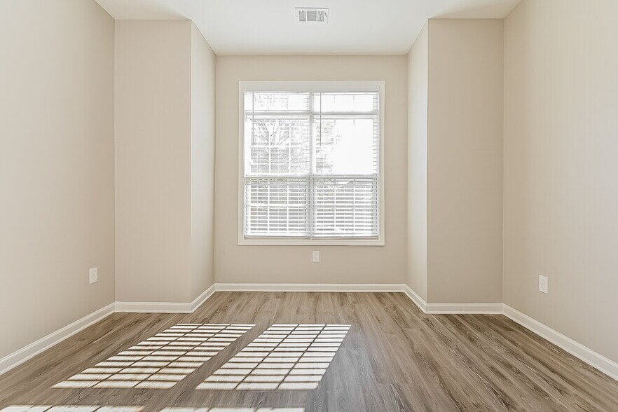 Building Photo - 512 Anglewood Trace