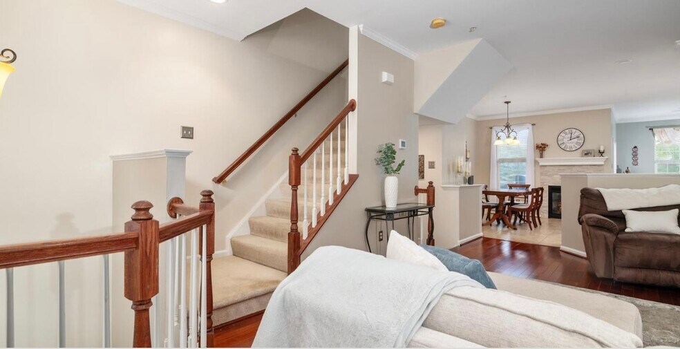 Building Photo - 1028 Meandering Way