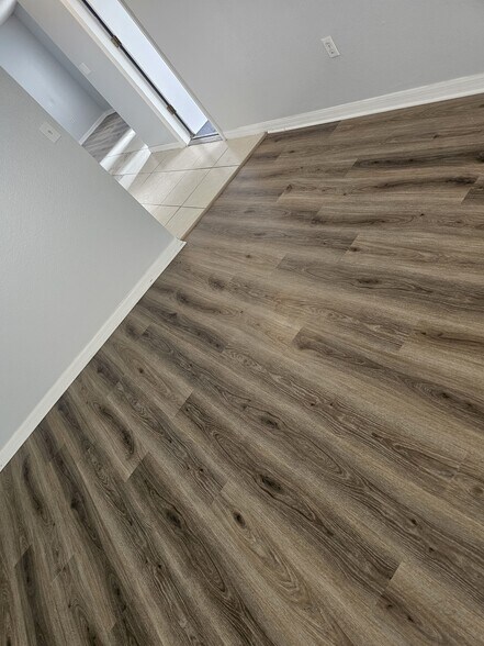 Building Photo - 302 Aylesbury Ct