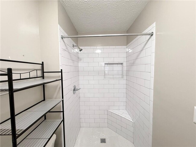 Building Photo - 1050 Mathews Ct