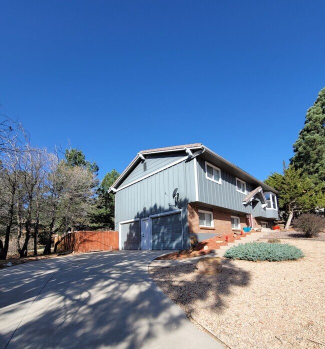 Building Photo - Gorgeous 4 Bedroom Home for Rent on Buckho...