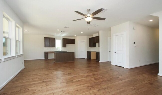Building Photo - 208 Lisa Marie Dr