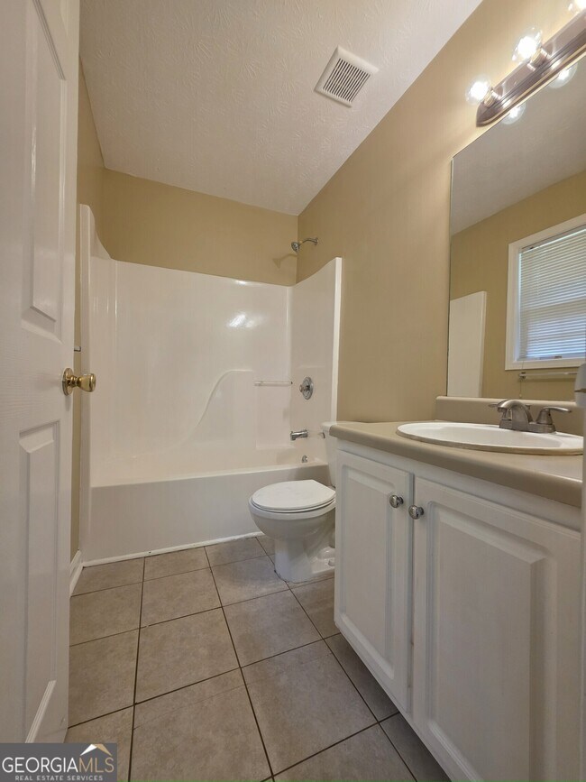 Building Photo - 186 S Red Oak Way