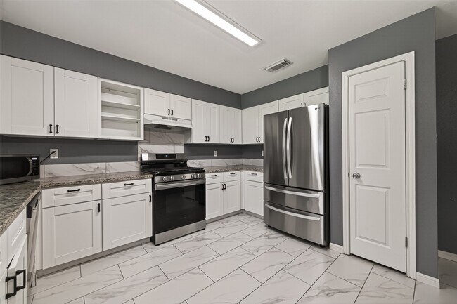 Building Photo - 24006 Lone Elm Dr