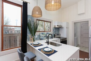 Building Photo - 325 Montana St