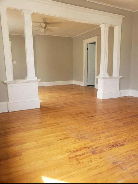 Primary Photo - 184 East Ave
