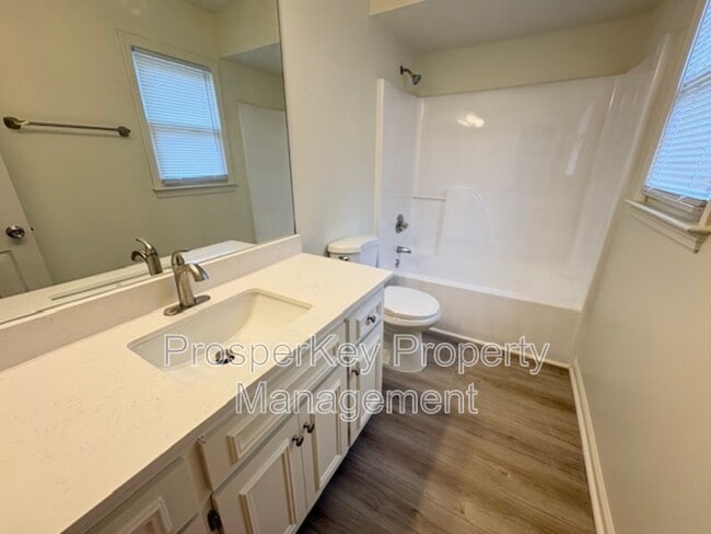 Building Photo - 106 Bonanza Dr