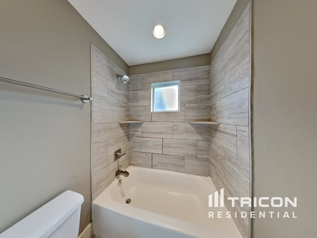 Building Photo - 1200 Hillwood Private Cove