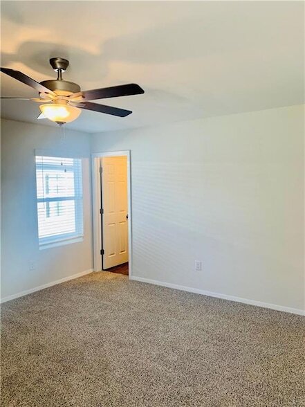 Building Photo - 936 E Bunting St