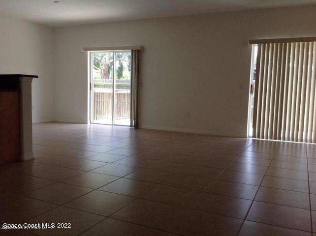 Building Photo - 131 Majestic Bay Ave