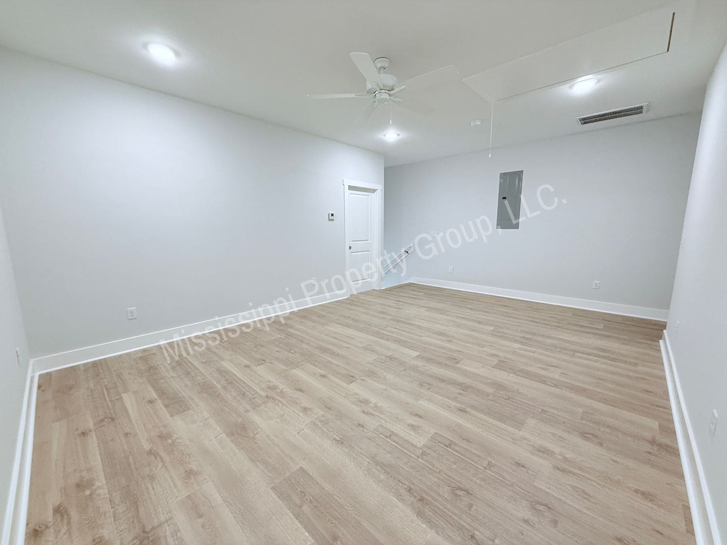 Building Photo - 684 Miramar Ln