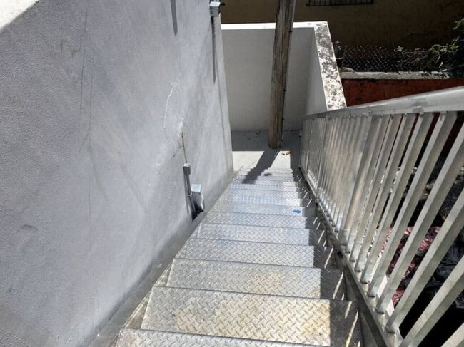 Building Photo - 470 SW 7th St