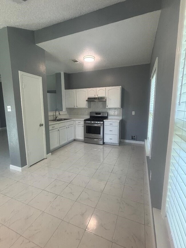 Building Photo - 7218 Arista Dr