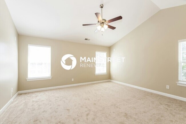 Building Photo - 4 Bedroom Pet-Friendly Home in Charlotte, NC with Main Street Renewal
