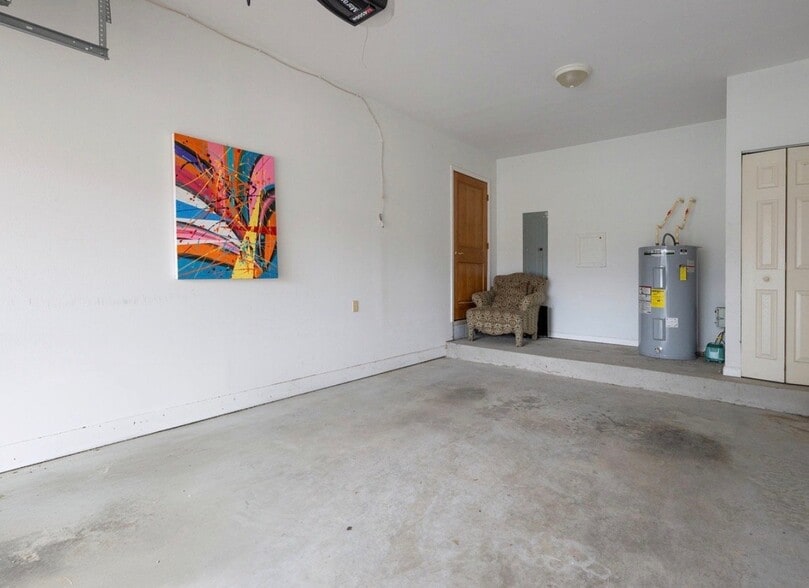Building Photo - 6 Lincoln Heights