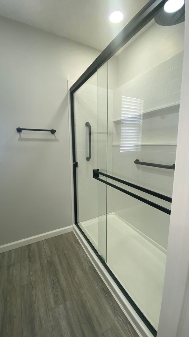 Building Photo - Beautifully Remodeled Ground Floor 2-Bedro...