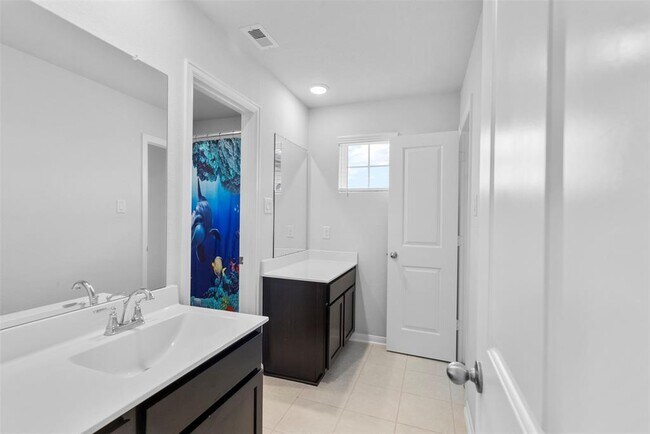 Building Photo - 2405 Bayrose Dr