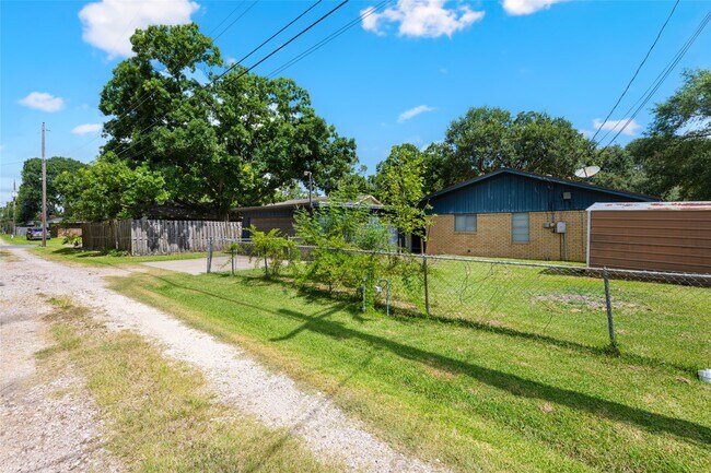 Building Photo - 3808 Avenue O