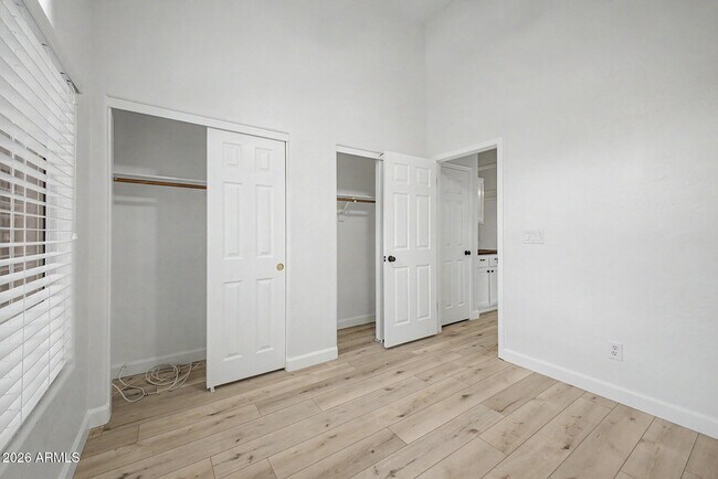 Building Photo - 1220 E Briarwood Terrace