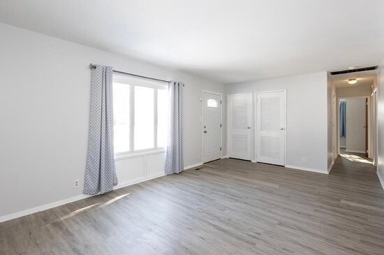Living Room - 1104 Oak Blvd