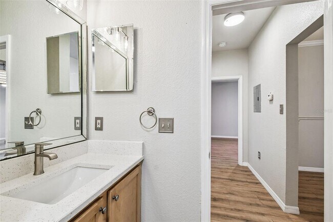 Building Photo - 5000 Culbreath Key Way