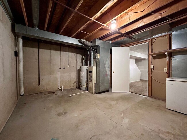 Building Photo - Two Bedroom Townhome In Southeast Grand Rapids