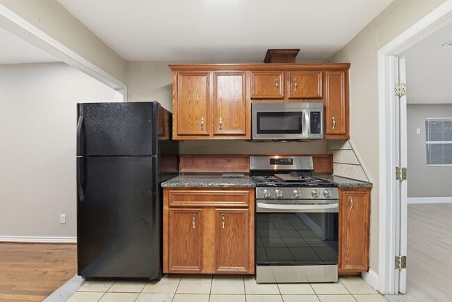 Building Photo - 506 Ogilvie St