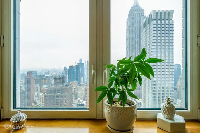 Building Photo - 425 5th Ave