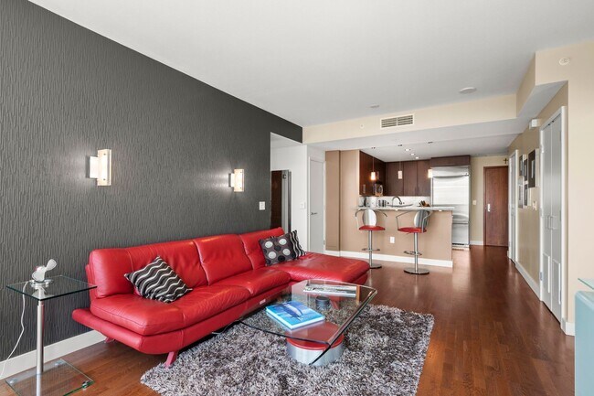 Building Photo - West Facing Downtown Condo for Rent!