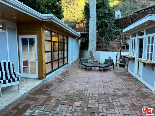 Building Photo - 1636 N Beverly Glen Blvd