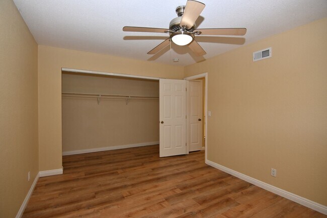 Building Photo - Beautiful 5 bed 3 bath, 2 car Garage & Pool, Near Snell & Calero