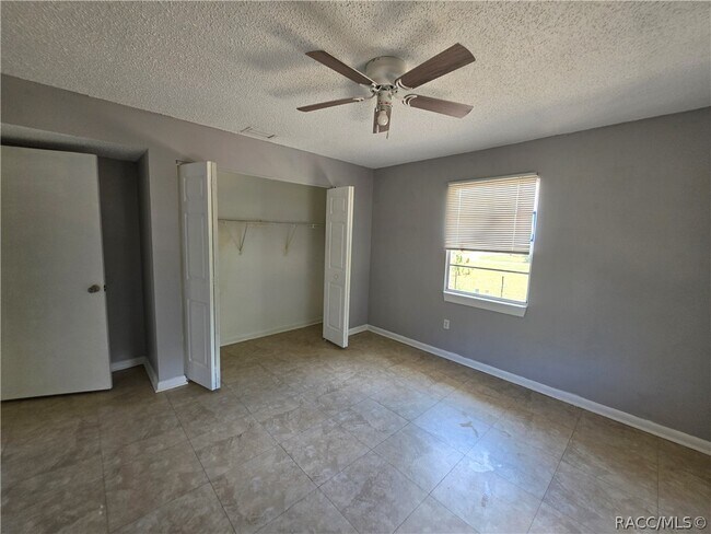Building Photo - 2500 E Modern Ct