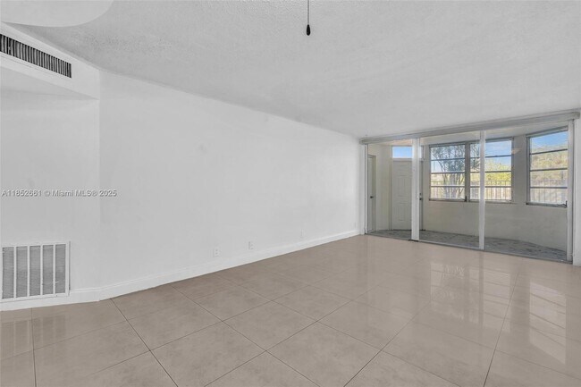 Building Photo - 1398 NE 191st St