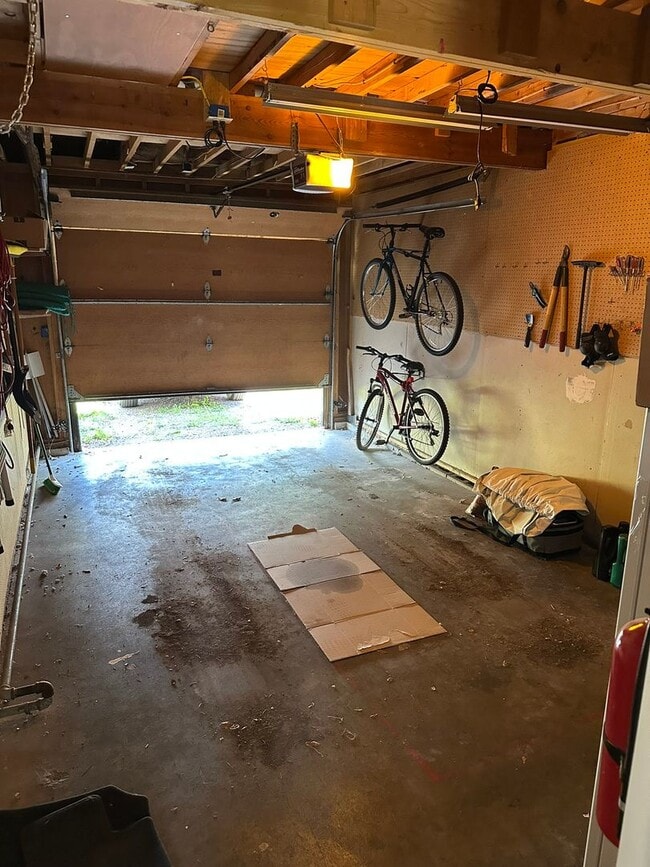 Building Photo - Newly Updated 4-Bedroom House just East of...