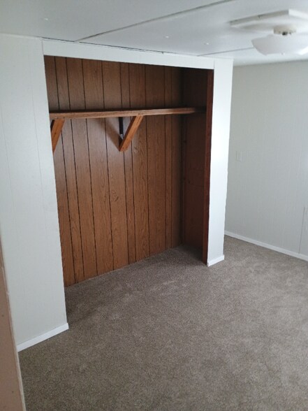 Building Photo - 129 SE Camelot Loop