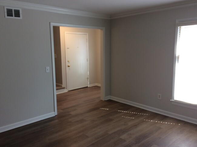 Building Photo - Updated Townhouse in Roswell/Alpharetta area
