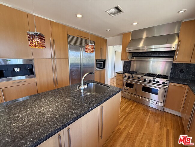 Building Photo - 4613 Reforma Rd