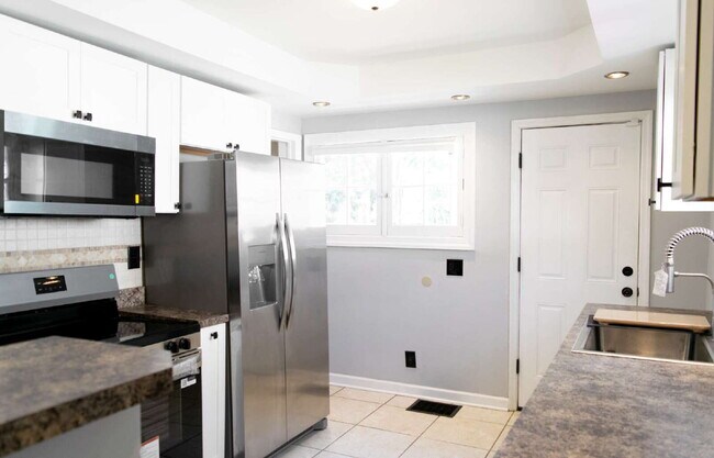Building Photo - Student Housing Near the University of Dayton – Rent is $750 per bedroom (3 students), total leas...