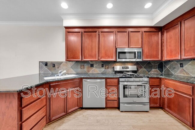 Building Photo - 424 Sutton Cir