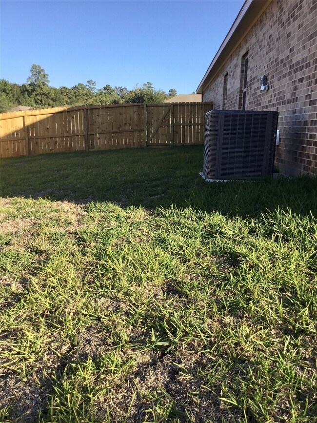 Building Photo - 2075 Briar Grove Dr