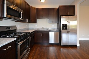 Building Photo - 1452 W Winnemac Ave